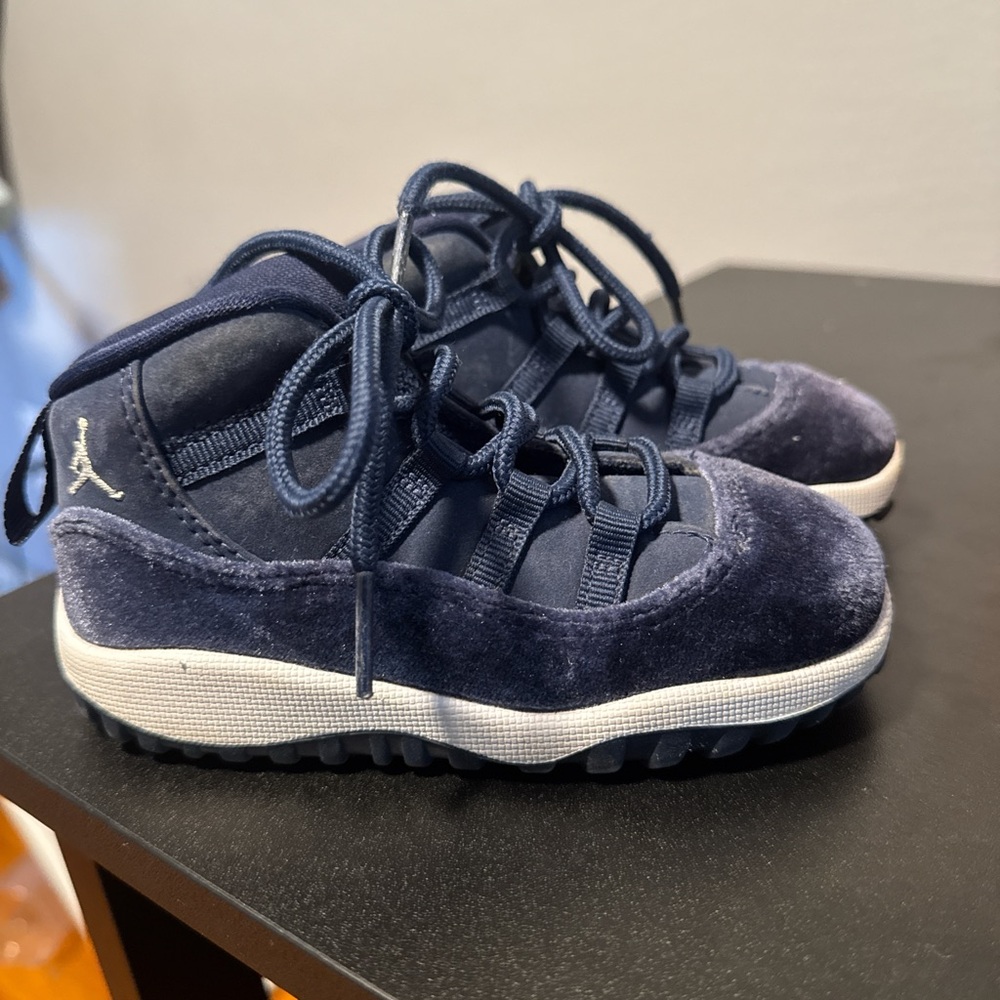 Jordan Kids Dark Blue Velvet Sneakers